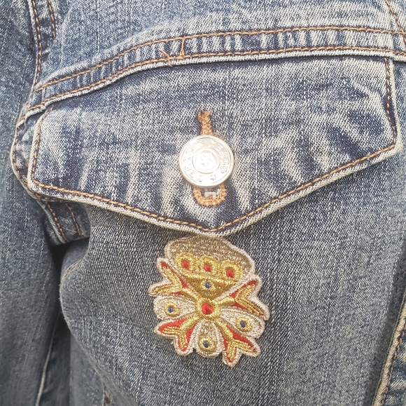 Vintage petite 90s denim jacket with patches - Picture 4 of 6